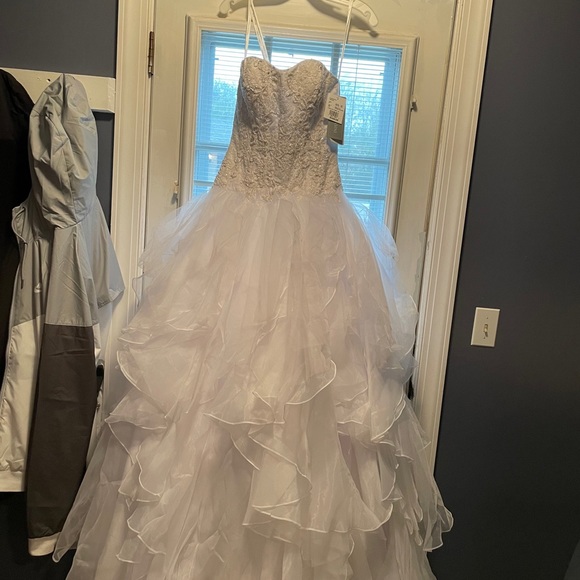 wedding dress - Picture 1 of 3